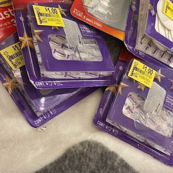 Ot of command adjustables 1lb hooks & cord clips 19+ - over 50 pieces! - Picture 3 of 3